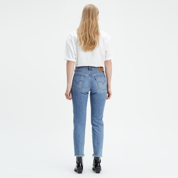 Levi's Wedgie Fit Women's Cut Off Ankle Jeans - Picture 4 of 15